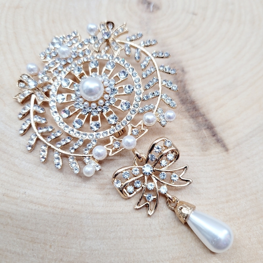 Brand New Premium Gold Tone Rhinestone Pearl Brooch Pin